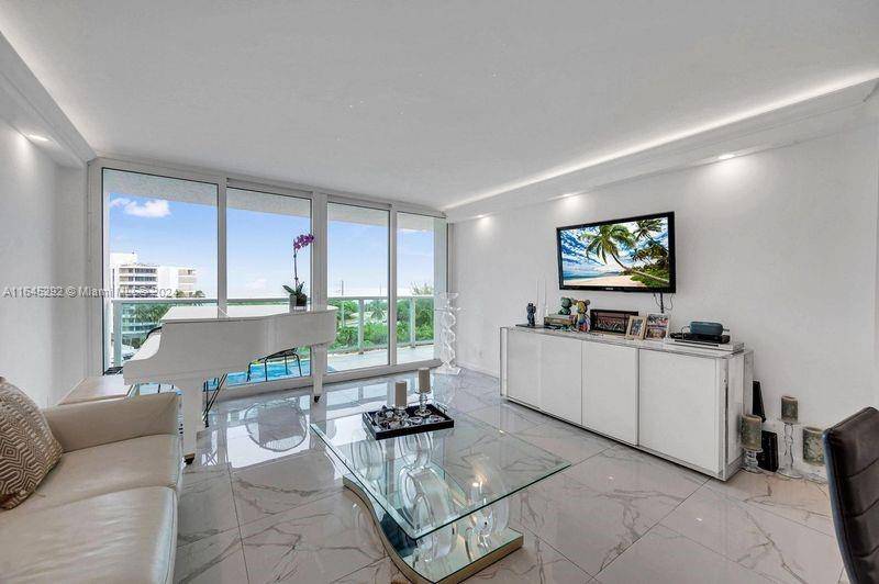 Sunny Isles Beach, FL 33160,100 Bayview Dr #709