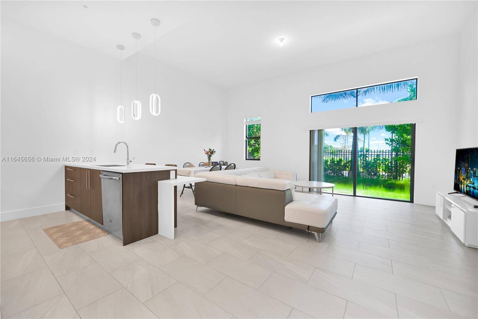 Plantation, FL 33317,4449 NW 9th St #4449