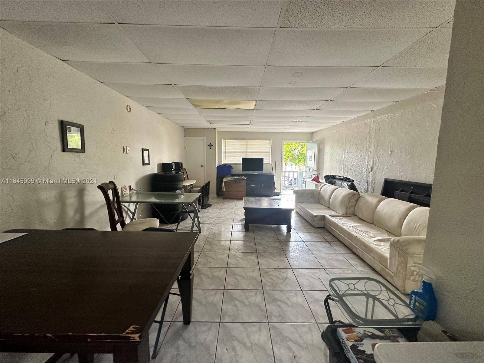 Hollywood, FL 33023,5981 Funston St #B5