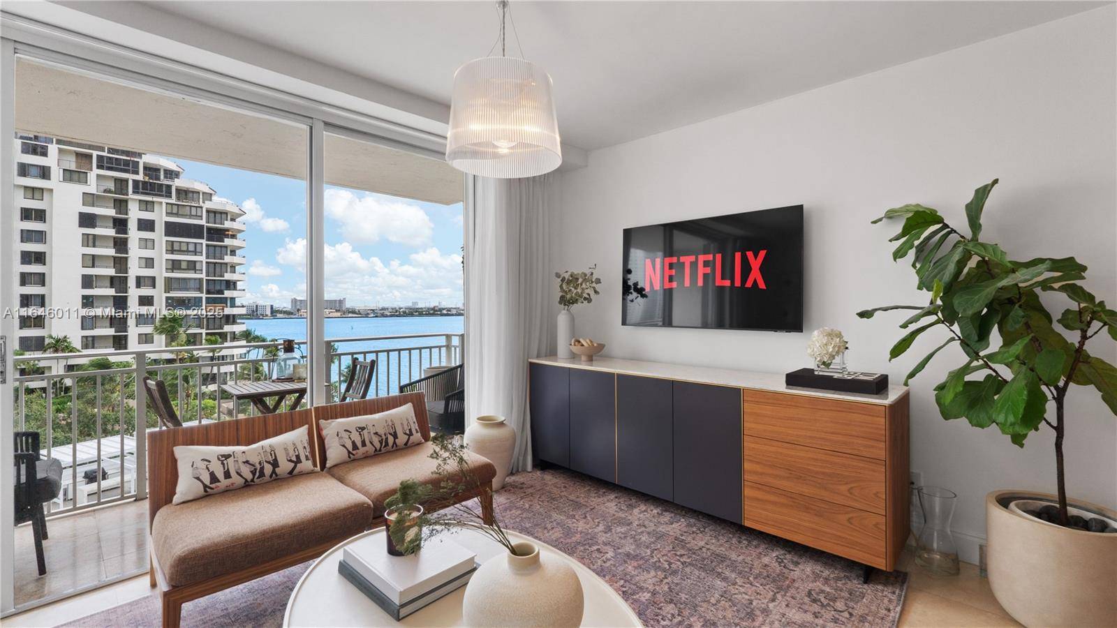 Miami, FL 33131,770 Claughton Island Dr #711