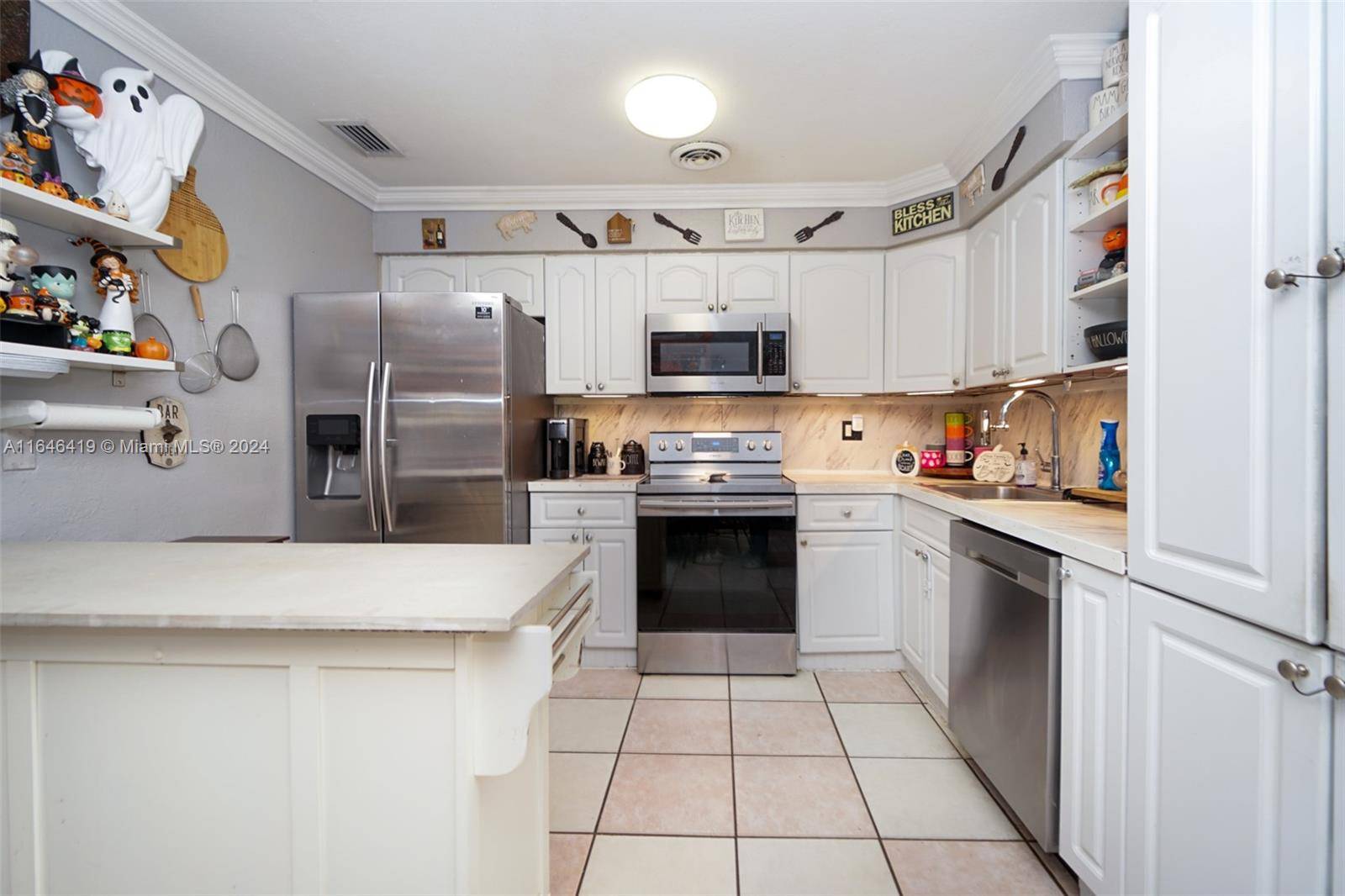 North Miami Beach, FL 33179,18400 NE 7th Ct