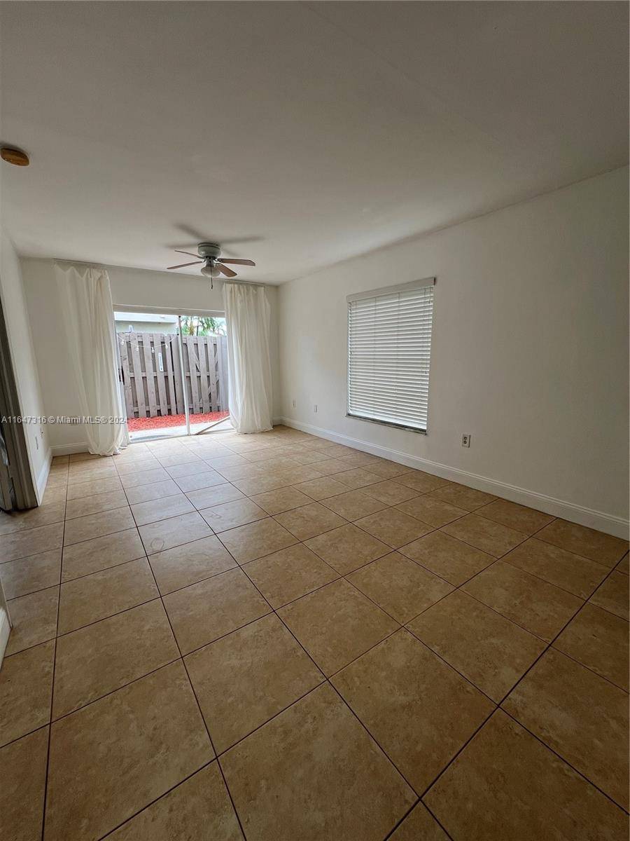 Pembroke Pines, FL 33026,10825 NW 8th St #8L7