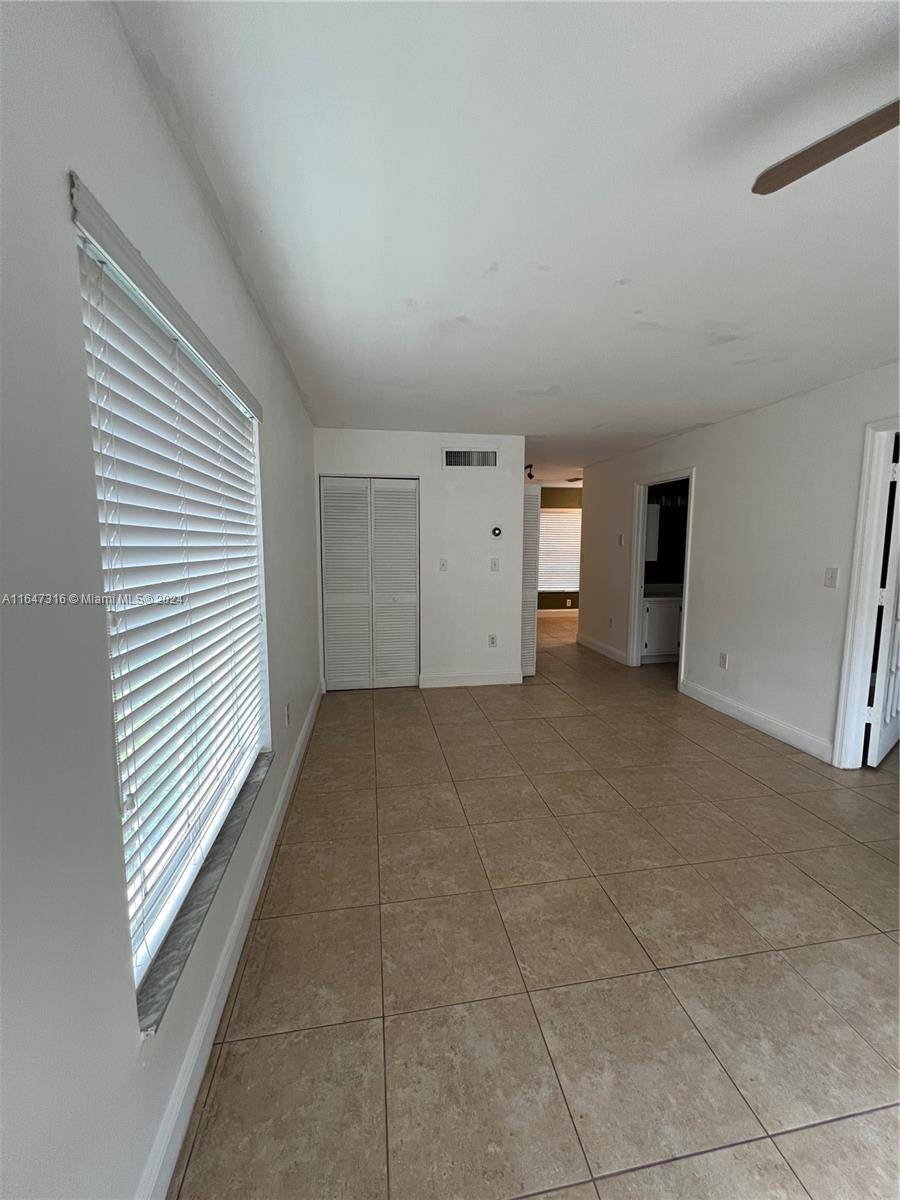 Pembroke Pines, FL 33026,10825 NW 8th St #8L7