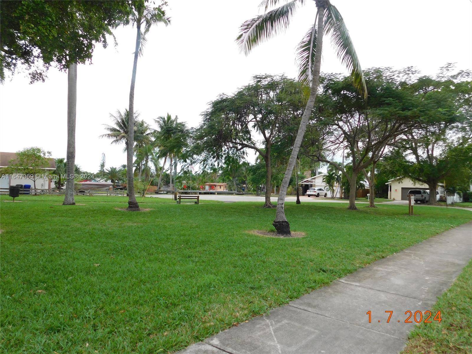 Hollywood, FL 33020,1815 N 27th Ave
