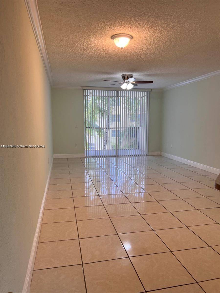 Doral, FL 33166,8215 Lake Dr #404