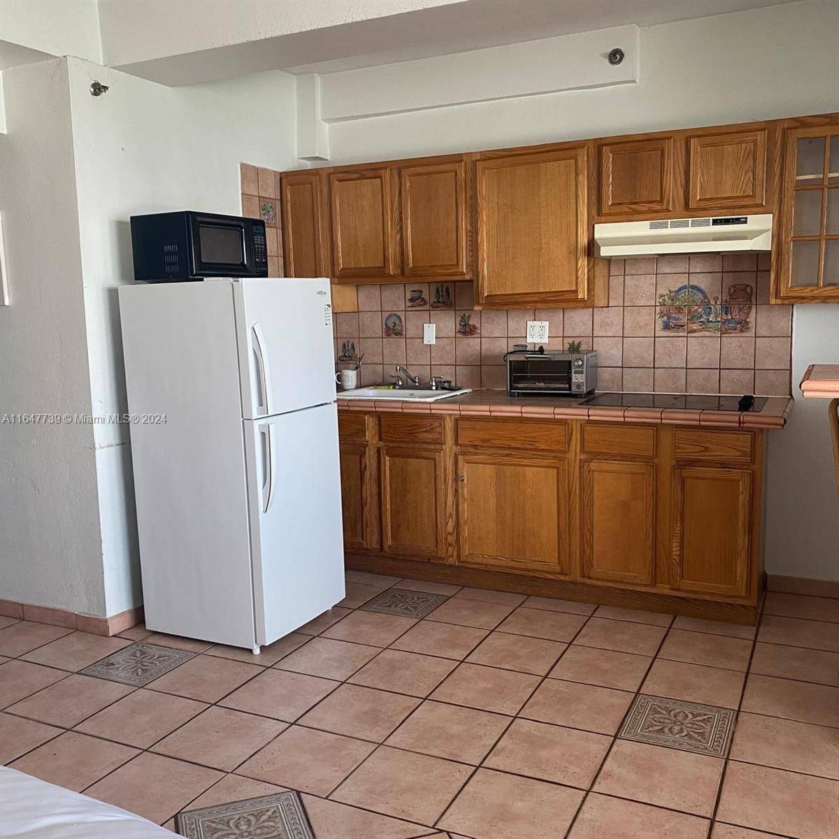 Miami Beach, FL 33141,6345 Collins Ave #614