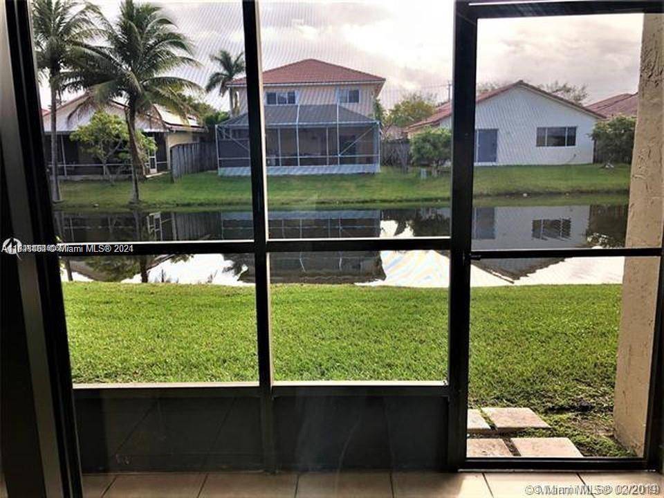 Weston, FL 33326,342 Lakeview Dr #102
