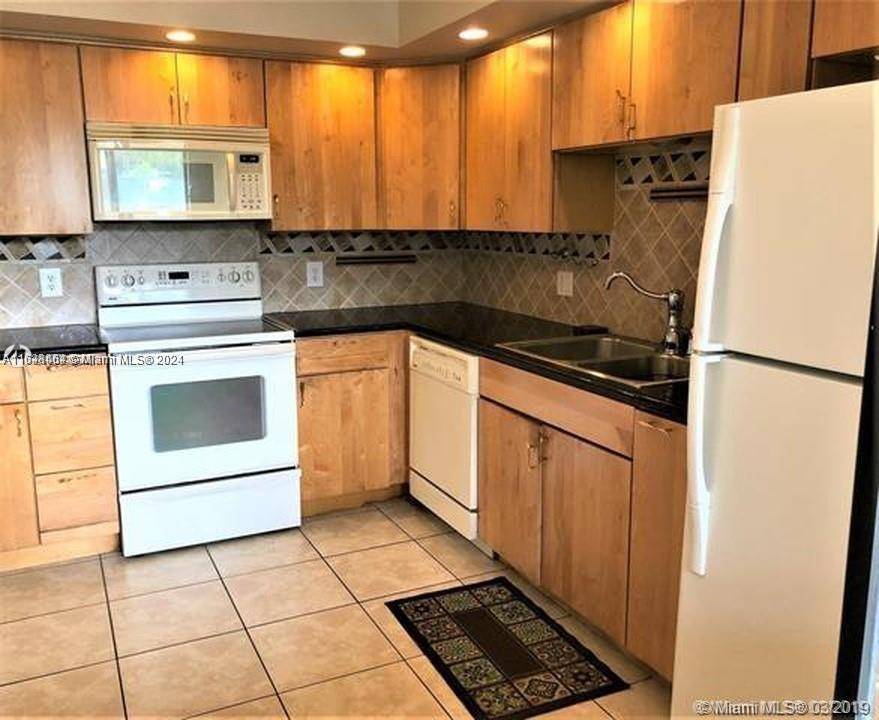 Weston, FL 33326,342 Lakeview Dr #102