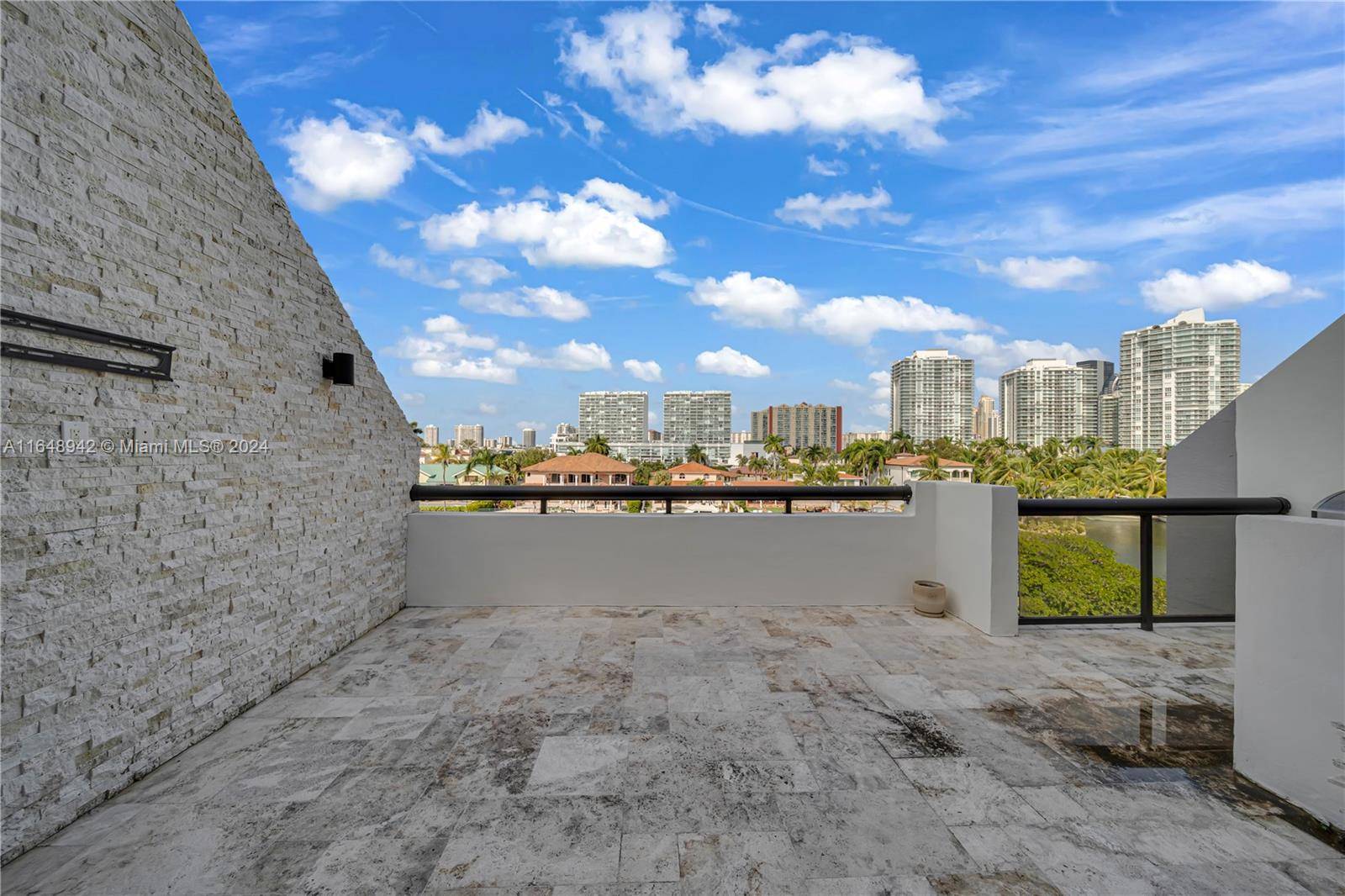 Sunny Isles Beach, FL 33160,393 Poinciana Dr #1224