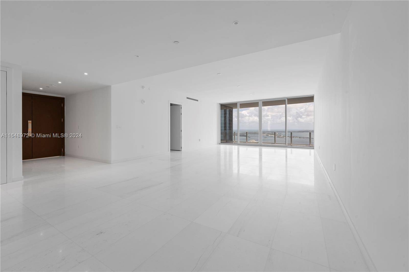 Miami, FL 33131,300 Biscayne Blvd Way #4404