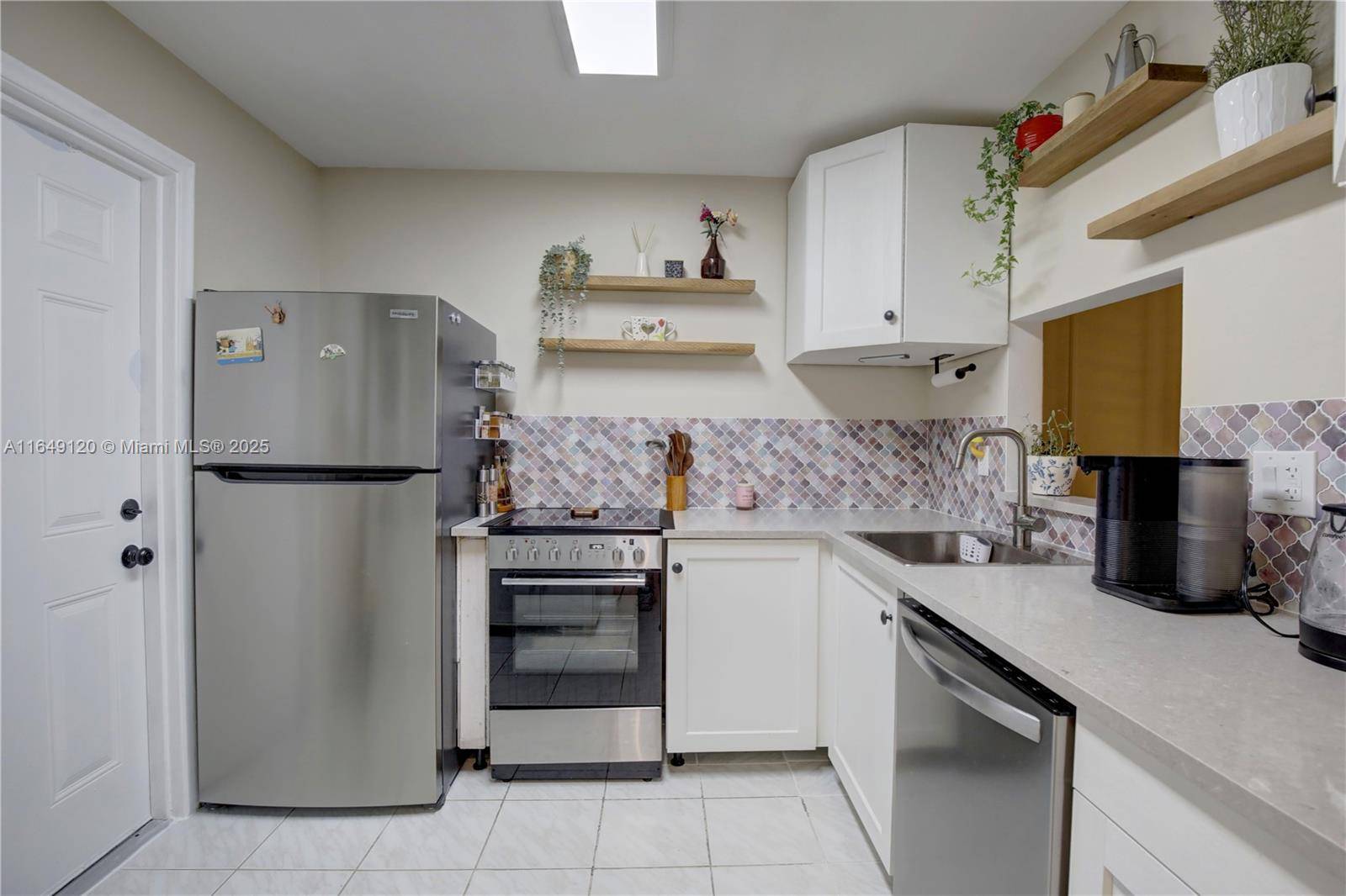 Hallandale Beach, FL 33009,233 NE 14th Ave #304