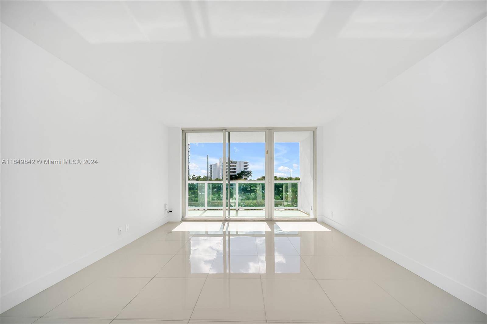 Sunny Isles Beach, FL 33160,100 Bayview Dr #408