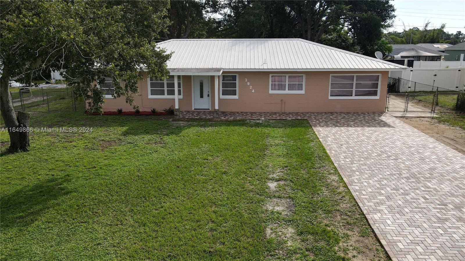 Sebring, FL 33870,3924 Craig Ave