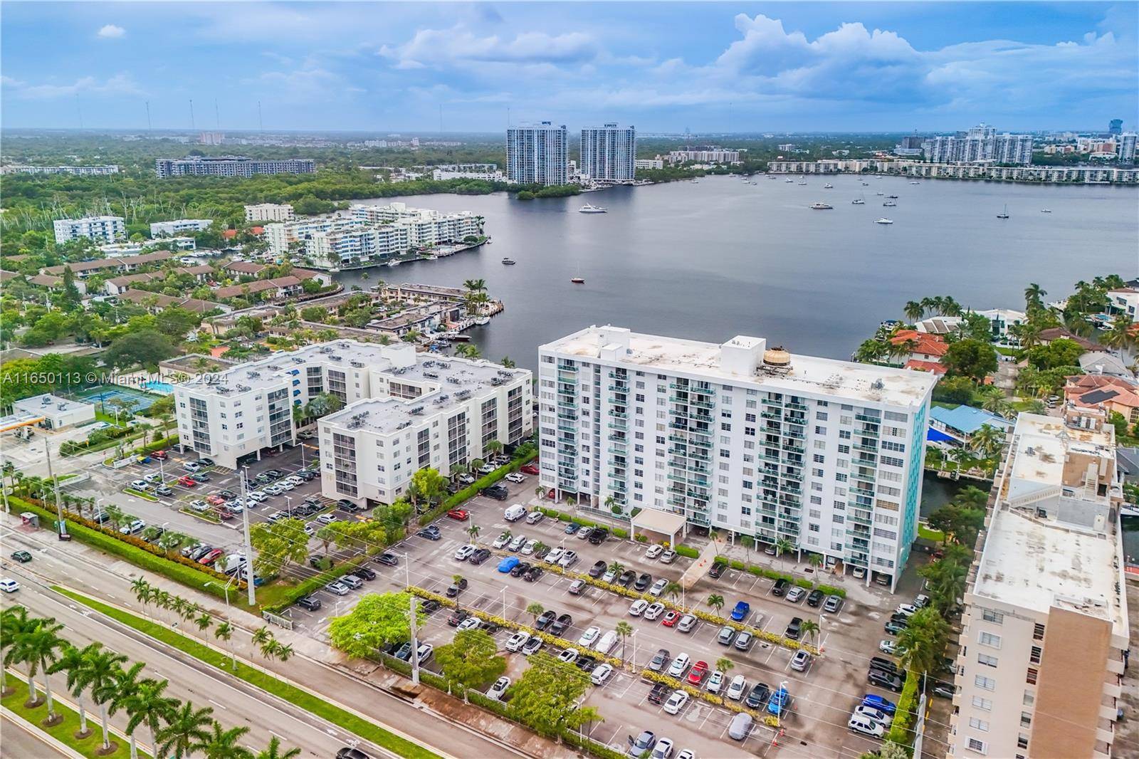 North Miami Beach, FL 33160,2841 NE 163rd St #704