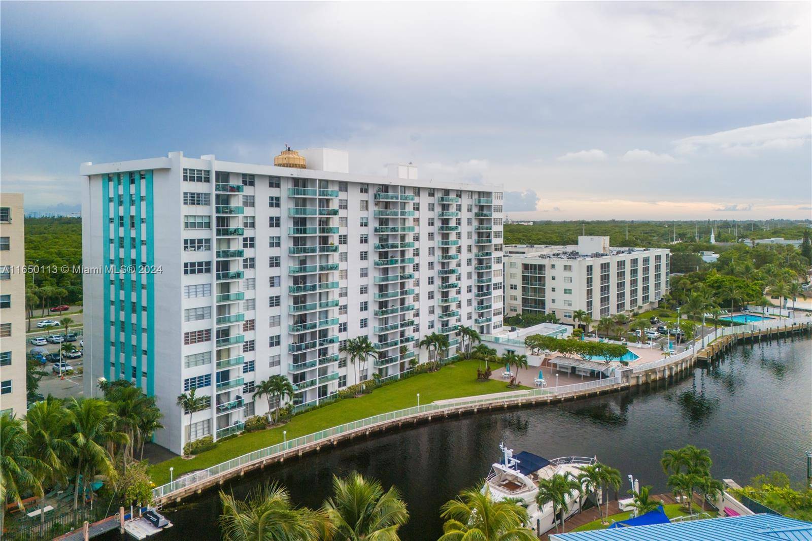 North Miami Beach, FL 33160,2841 NE 163rd St #704