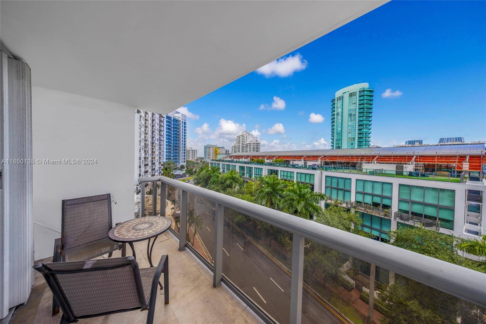 Miami Beach, FL 33140,6039 Collins Ave #836