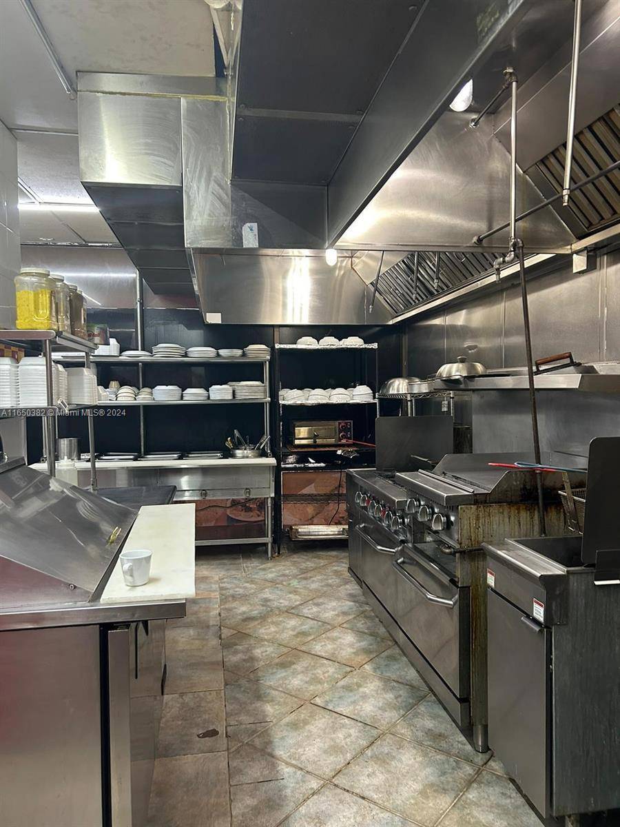 Sunrise, FL 33351,W Oakland Park Blvd
