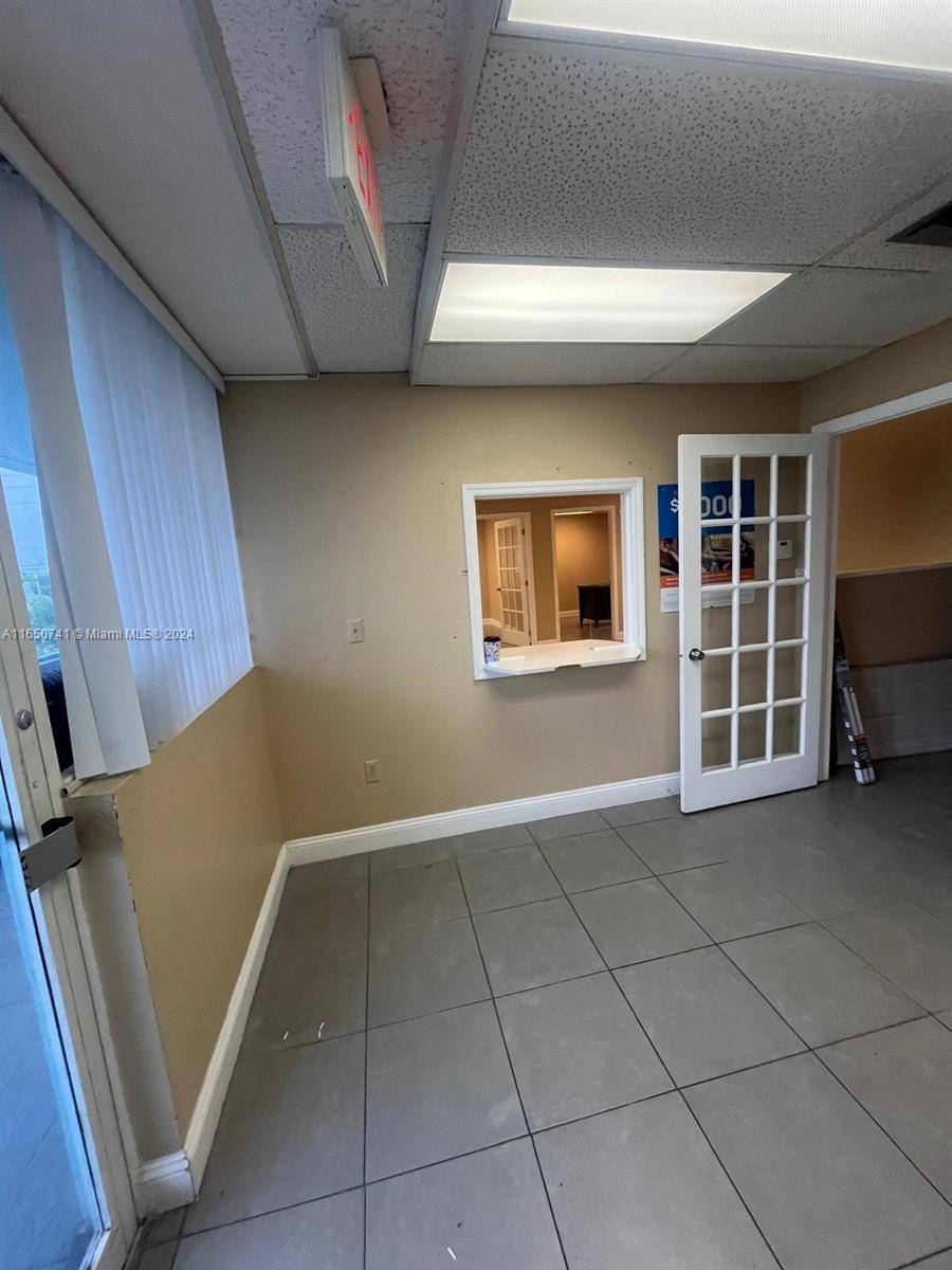 Miami, FL 33179,190 NE 199th St #204