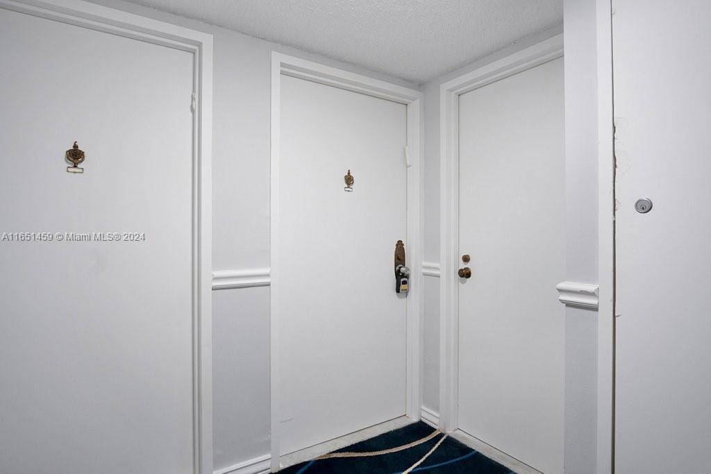 Hollywood, FL 33019,3725 S Ocean Dr #927