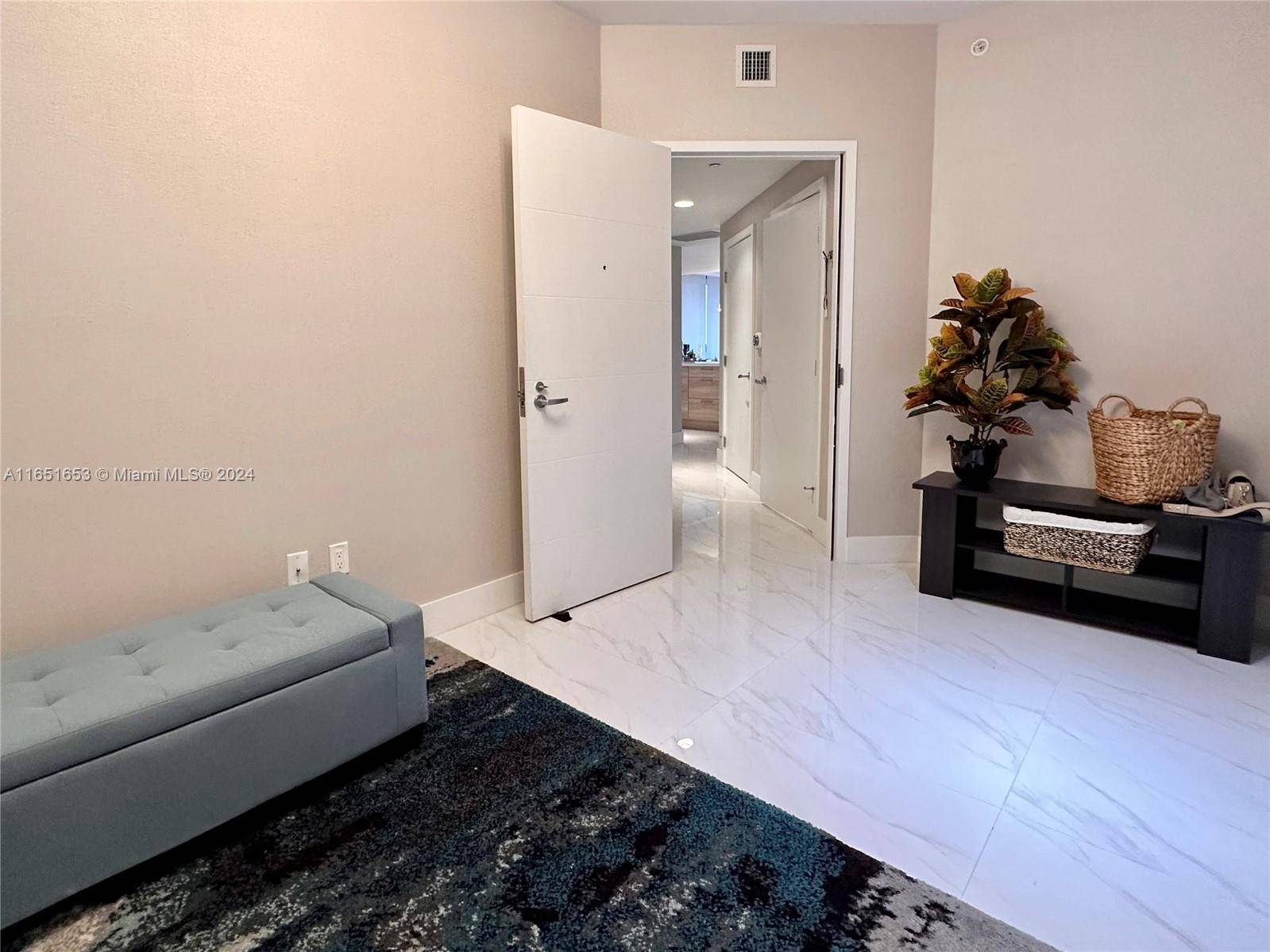 North Miami Beach, FL 33160,16385 Biscayne Blvd #1201