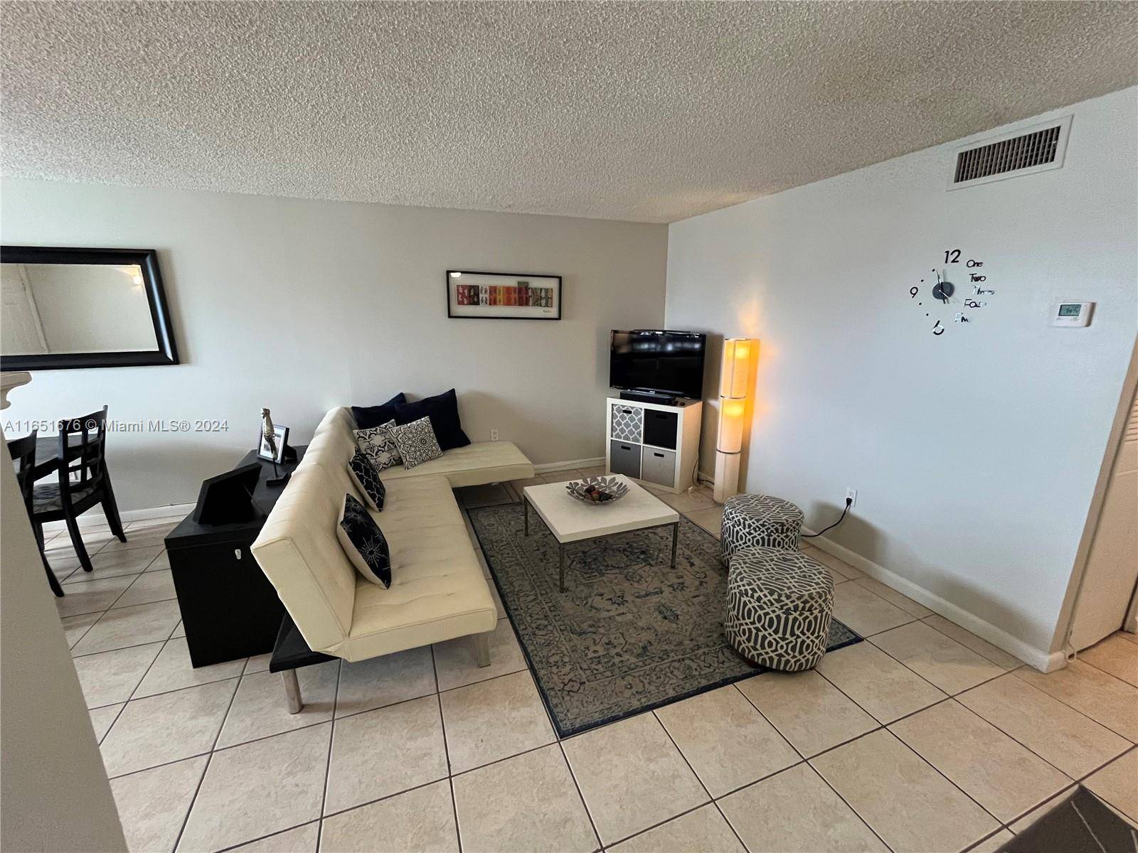 Miami Beach, FL 33141,7620 Carlyle Ave #404