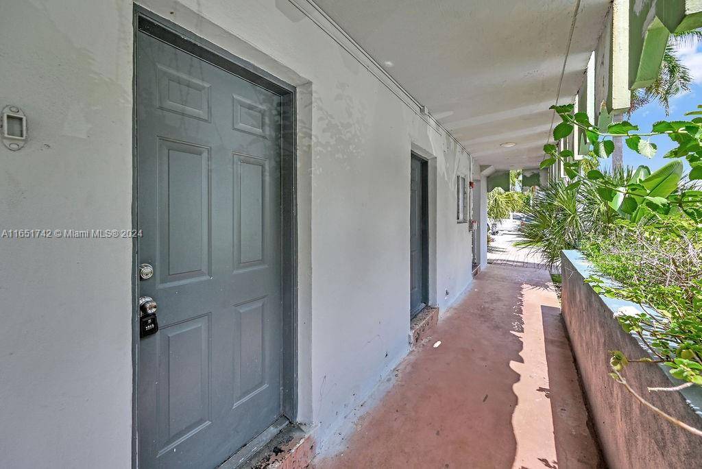 North Miami Beach, FL 33162,941 NE 169th St #102