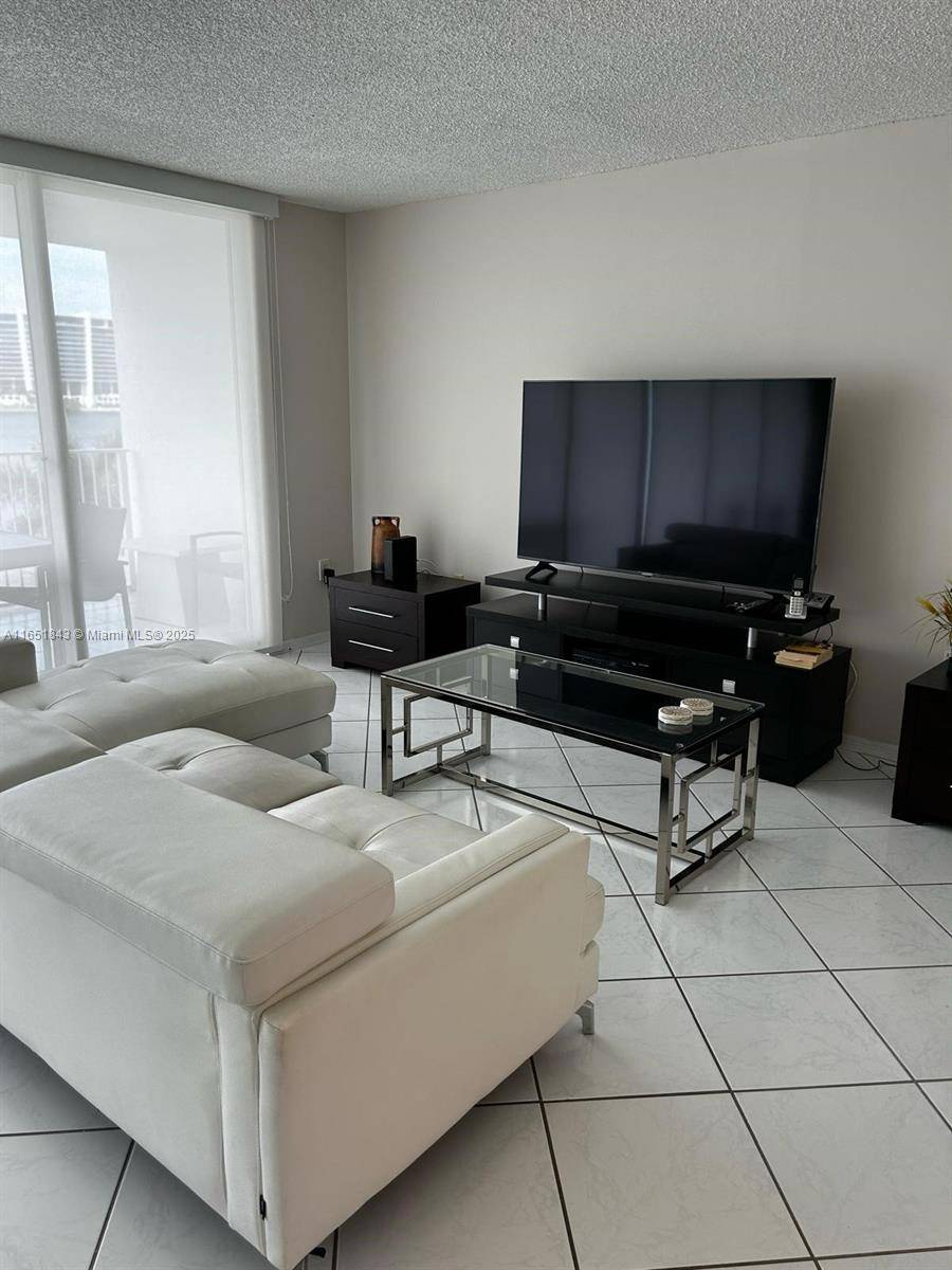 Sunny Isles Beach, FL 33160,17800 N Bay Rd #405