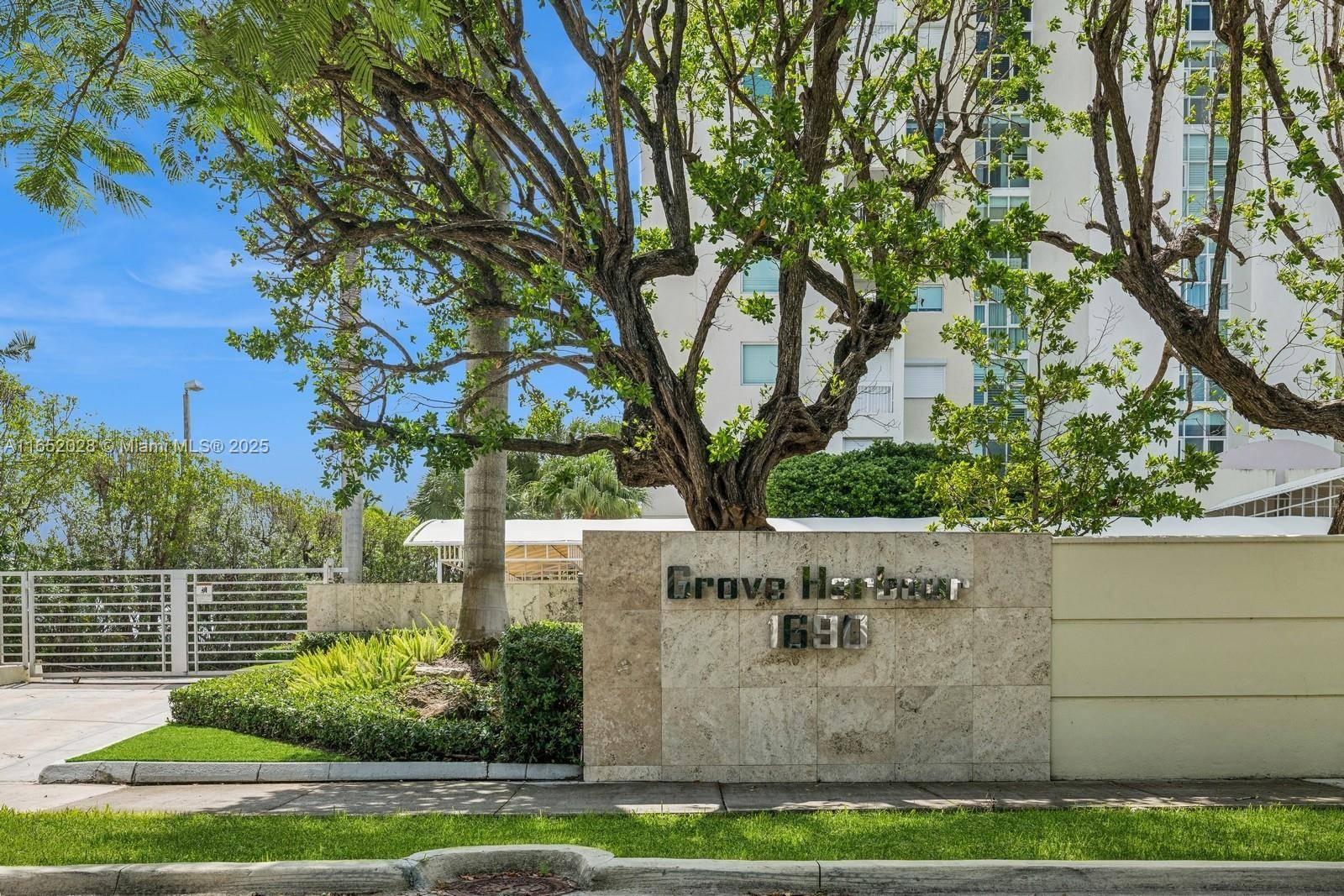 Miami, FL 33133,1690 S Bayshore Ln #8A