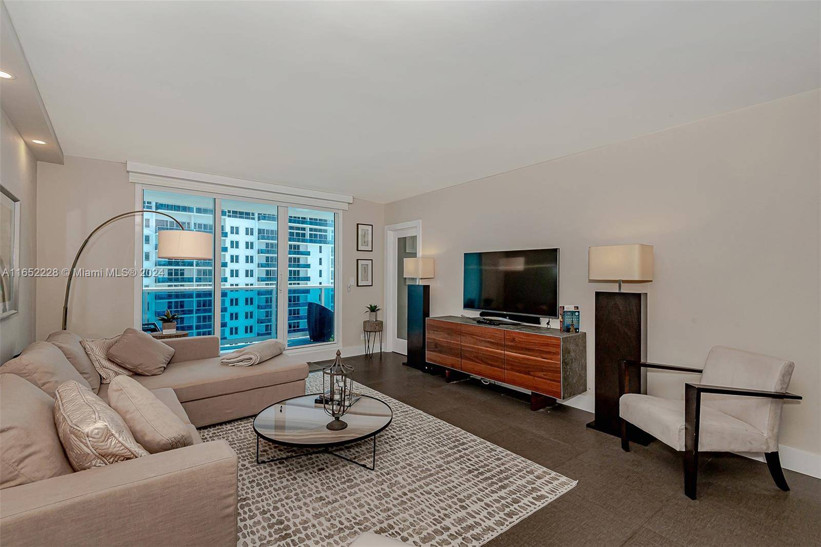 Miami Beach, FL 33139,2301 Collins Ave #1216