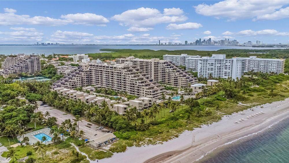 Key Biscayne, FL 33149,201 Crandon Blvd #322