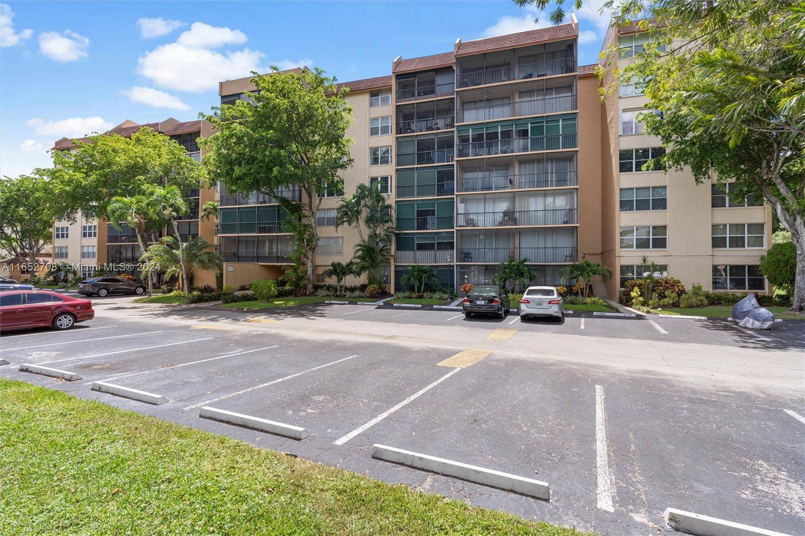 Lauderhill, FL 33319,3771 Environ Blvd #253
