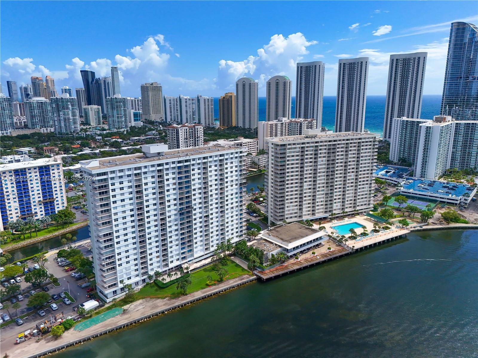 Sunny Isles Beach, FL 33160,500 Bayview Dr #231