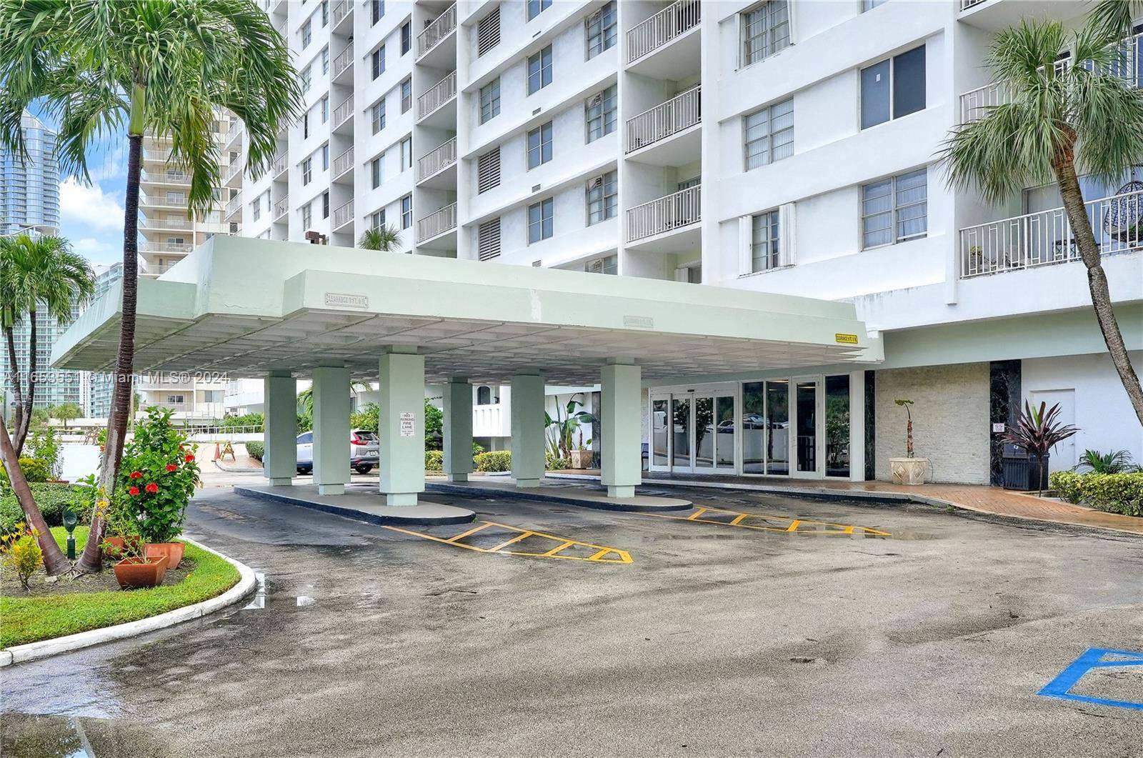 Sunny Isles Beach, FL 33160,500 Bayview Dr #231