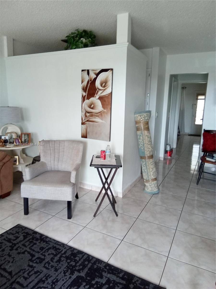 Hallandale Beach, FL 33009,815 SW 10th Ter #20V