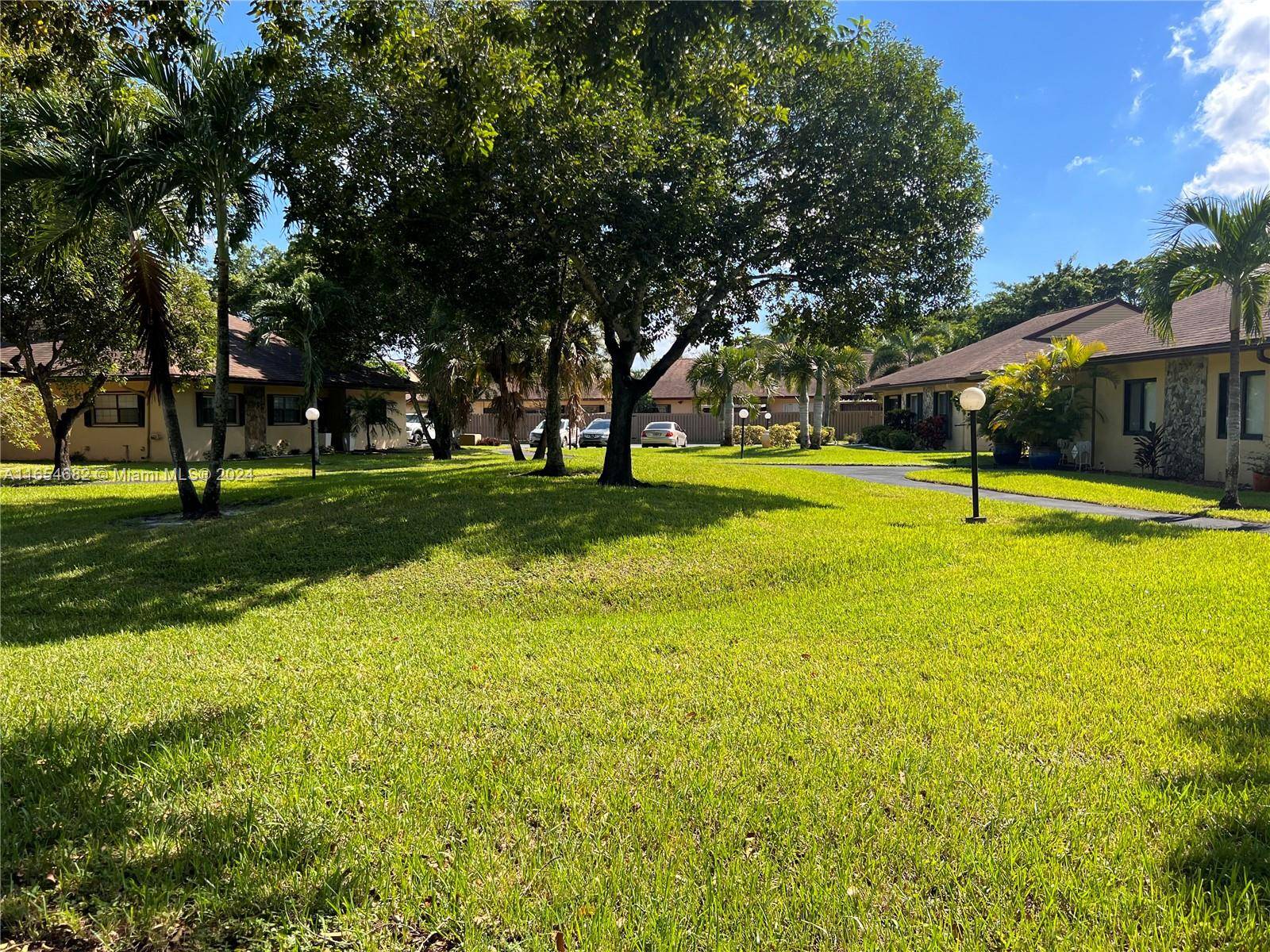 Davie, FL 33317,7544 Nova Dr #23