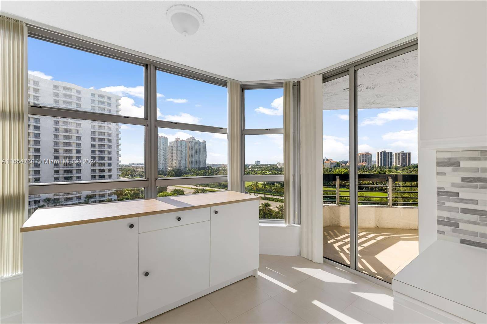 Aventura, FL 33180,3400 NE 192nd St #905