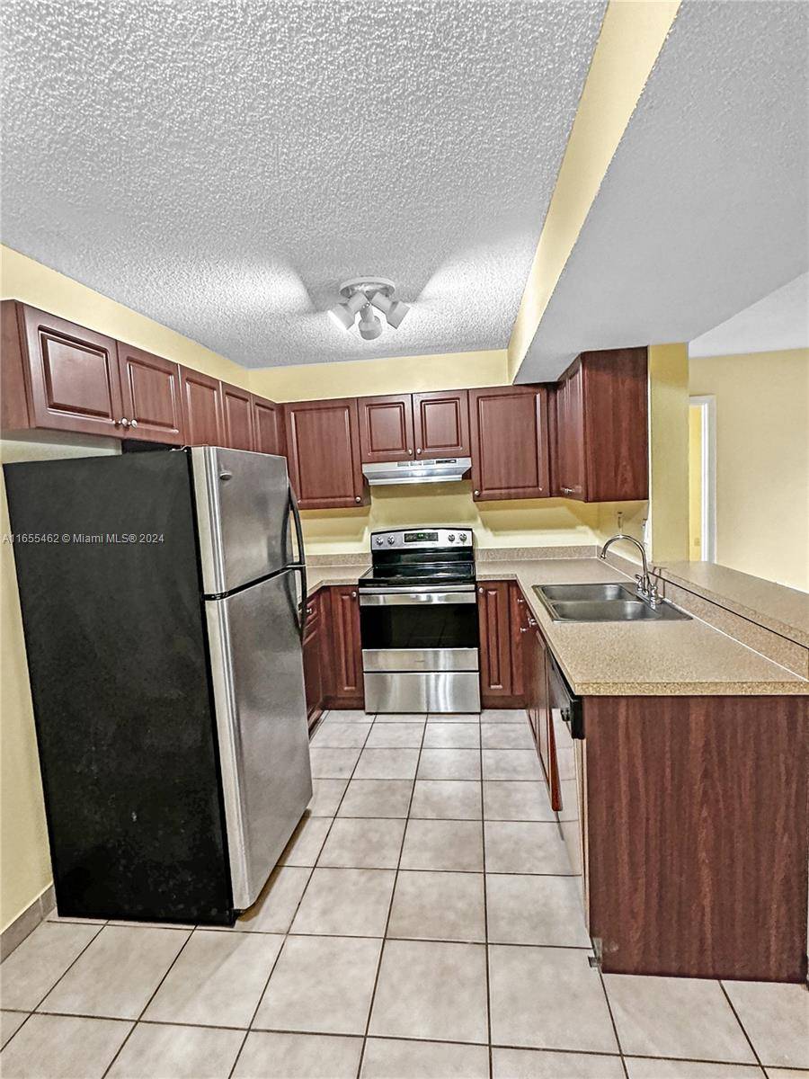 Pembroke Pines, FL 33025,250 Palm Cir W #103