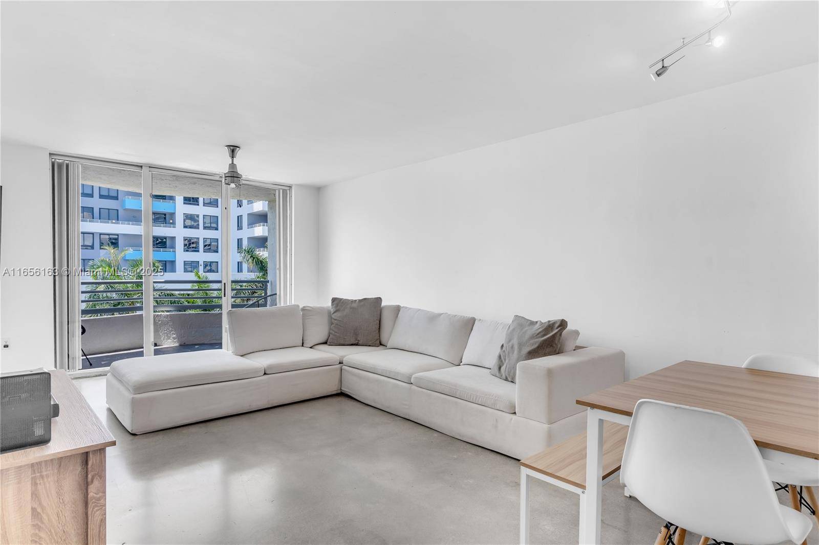 Miami Beach, FL 33139,1401 Bay Rd #504