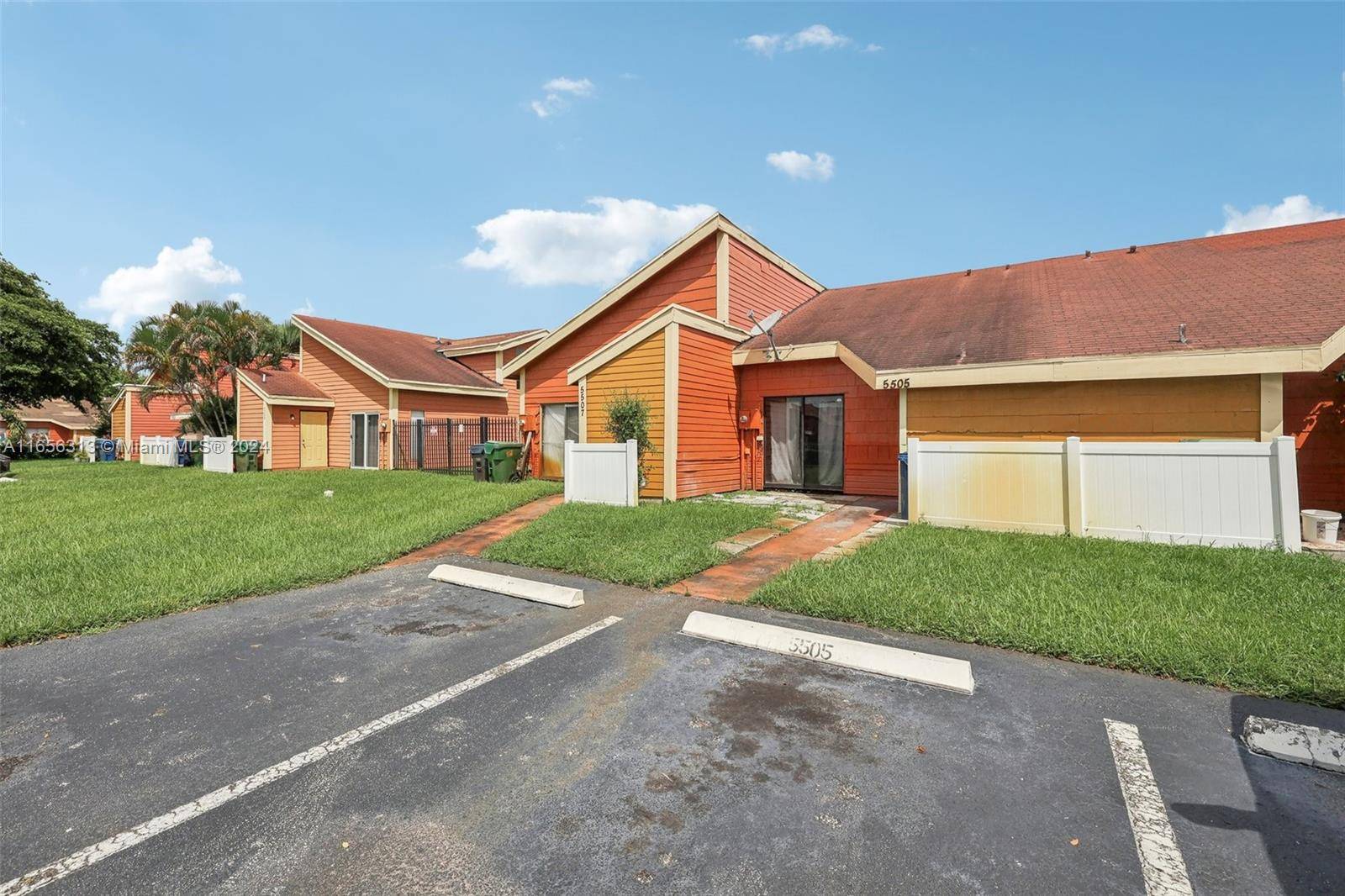 Lauderhill, FL 33313,5505 NW 24th St #5505