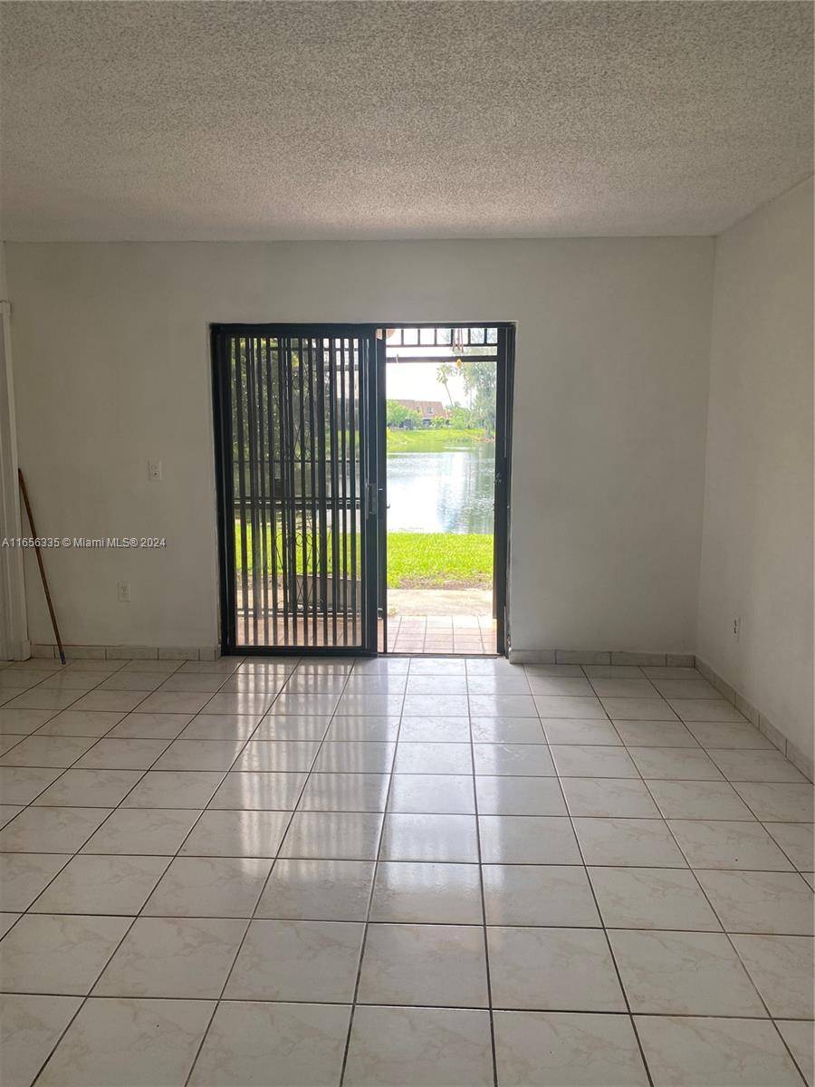 Hialeah, FL 33016,2460 W 67th Pl #101-27