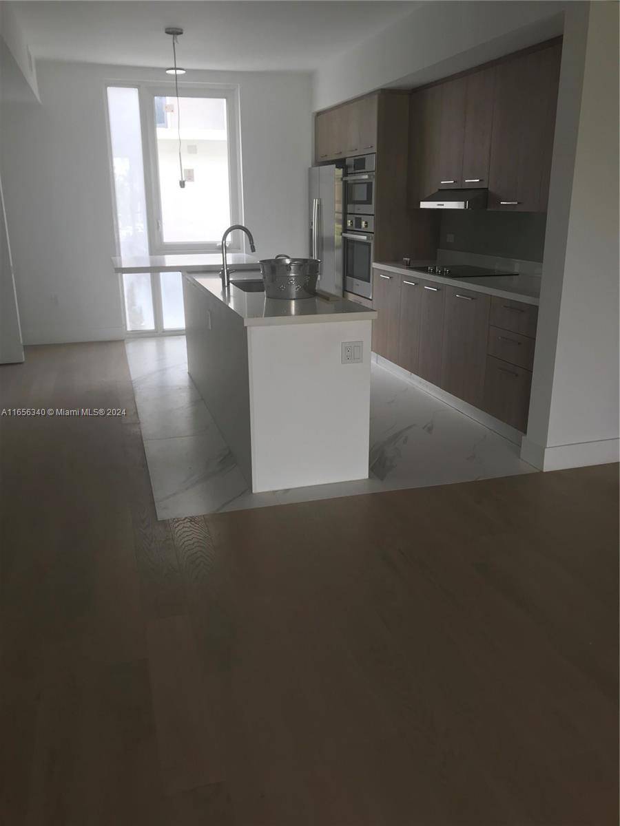 Bay Harbor Islands, FL 33154,1000 99th St #11