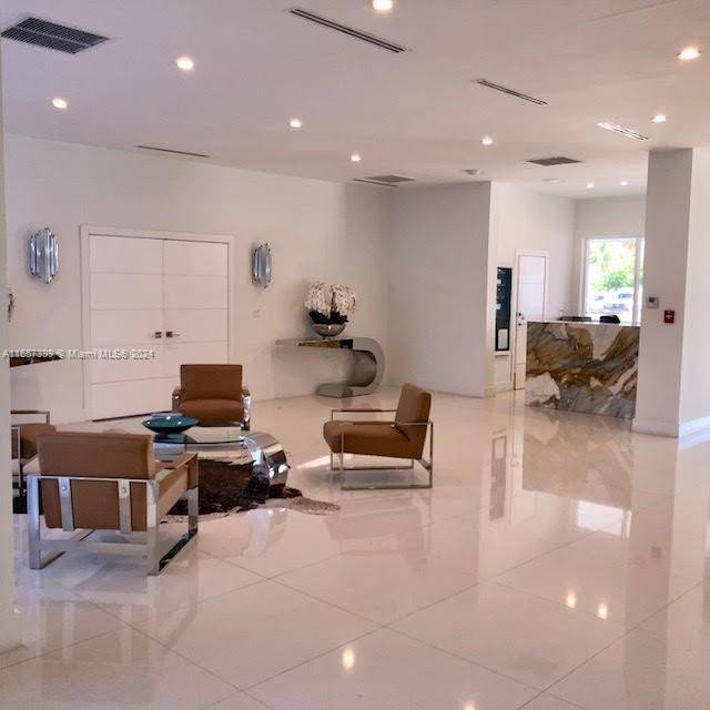 Miami Beach, FL 33141,6450 Collins Ave #1206