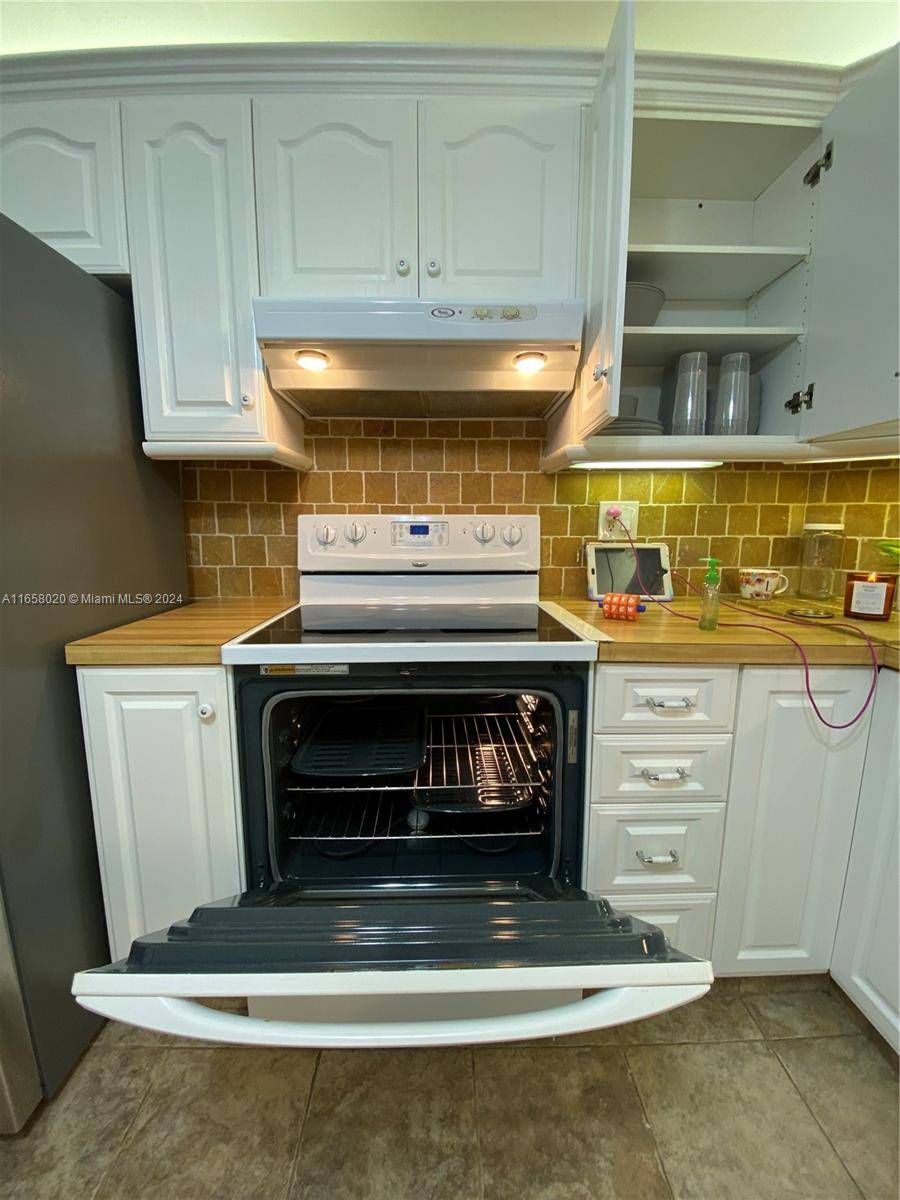 Hollywood, FL 33021,500 S Luna Ct #2