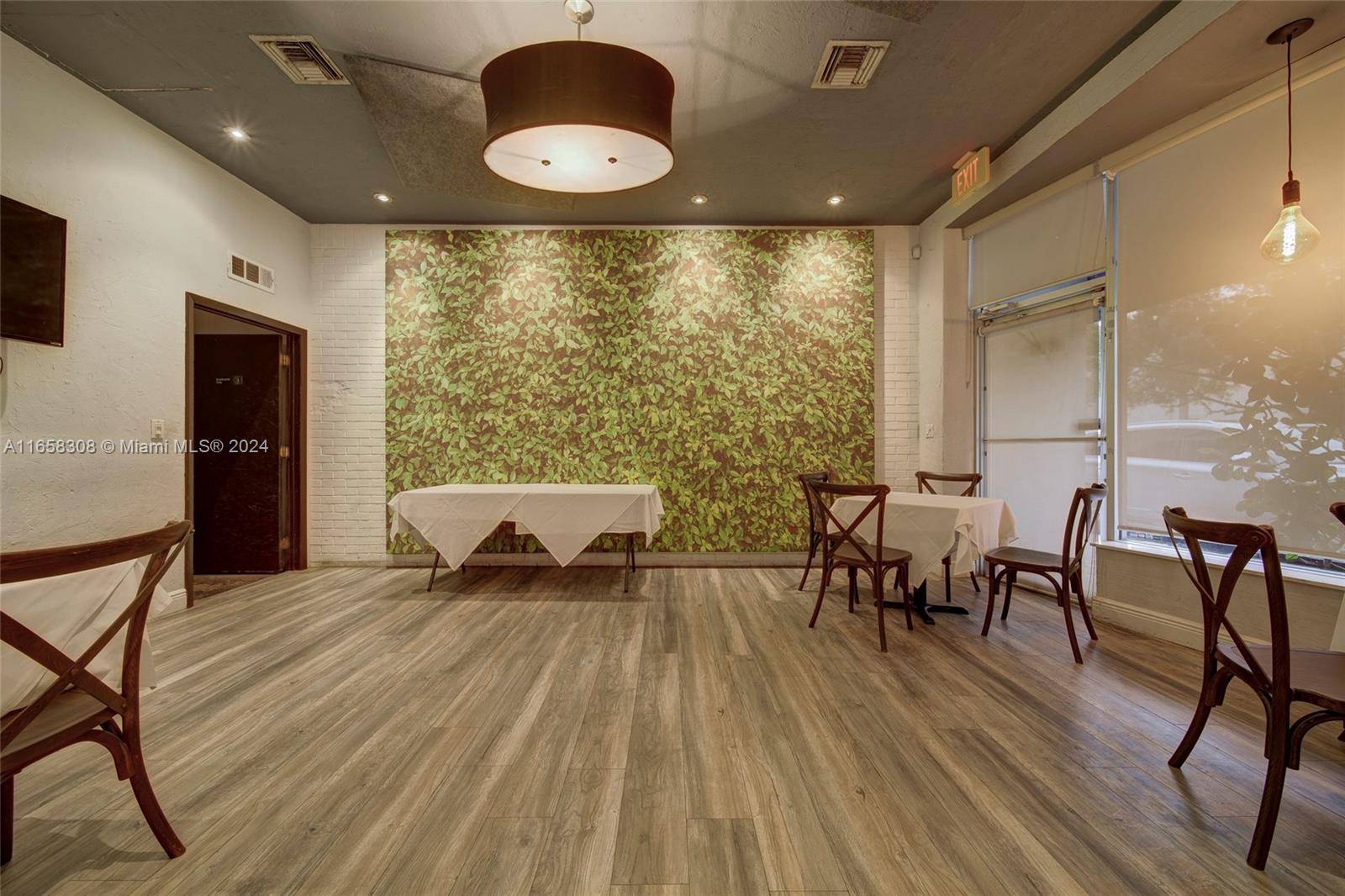 ,, FL 33134,Full-Service Restaurant W Coral Gables