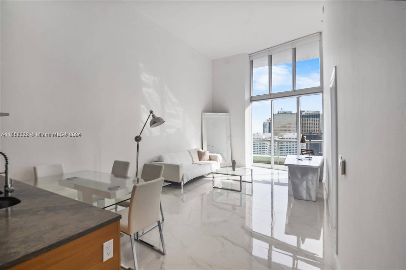 Miami, FL 33131,495 Brickell Ave #2207