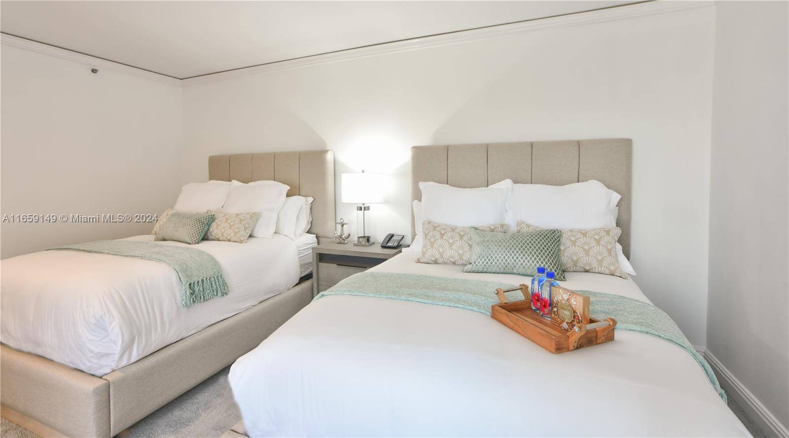 Key Biscayne, FL 33149,455 Grand Bay Dr #517