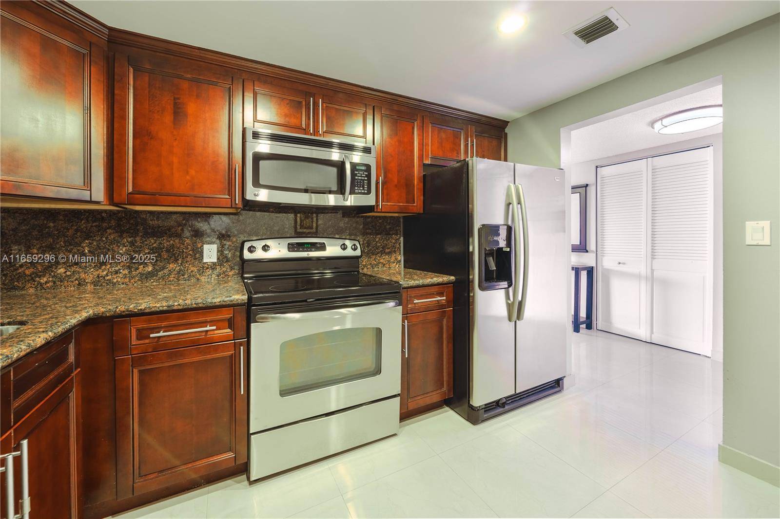 Hollywood, FL 33019,3800 S Ocean Dr #301