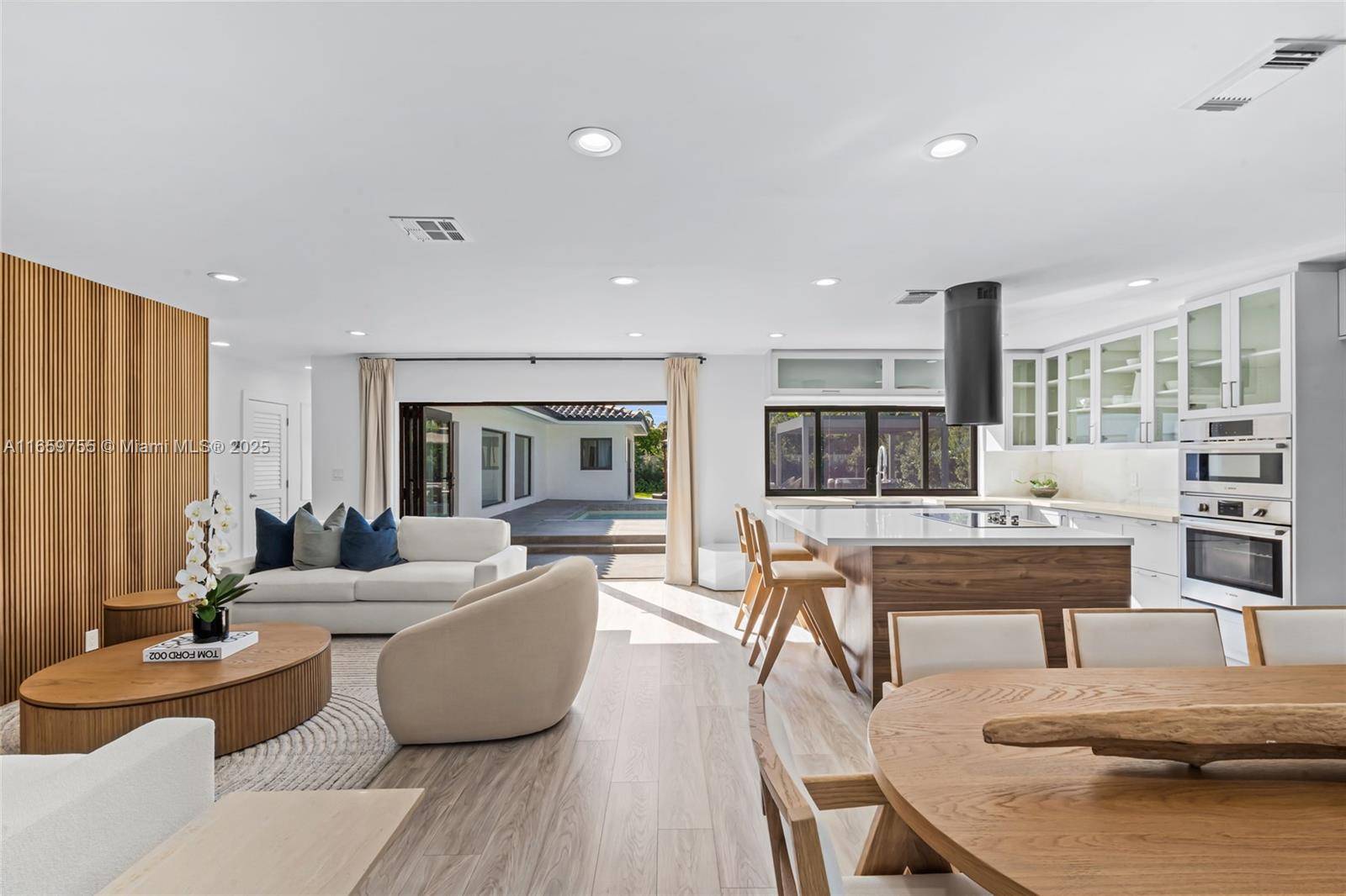 Miami Beach, FL 33139,116 W 1st Ct