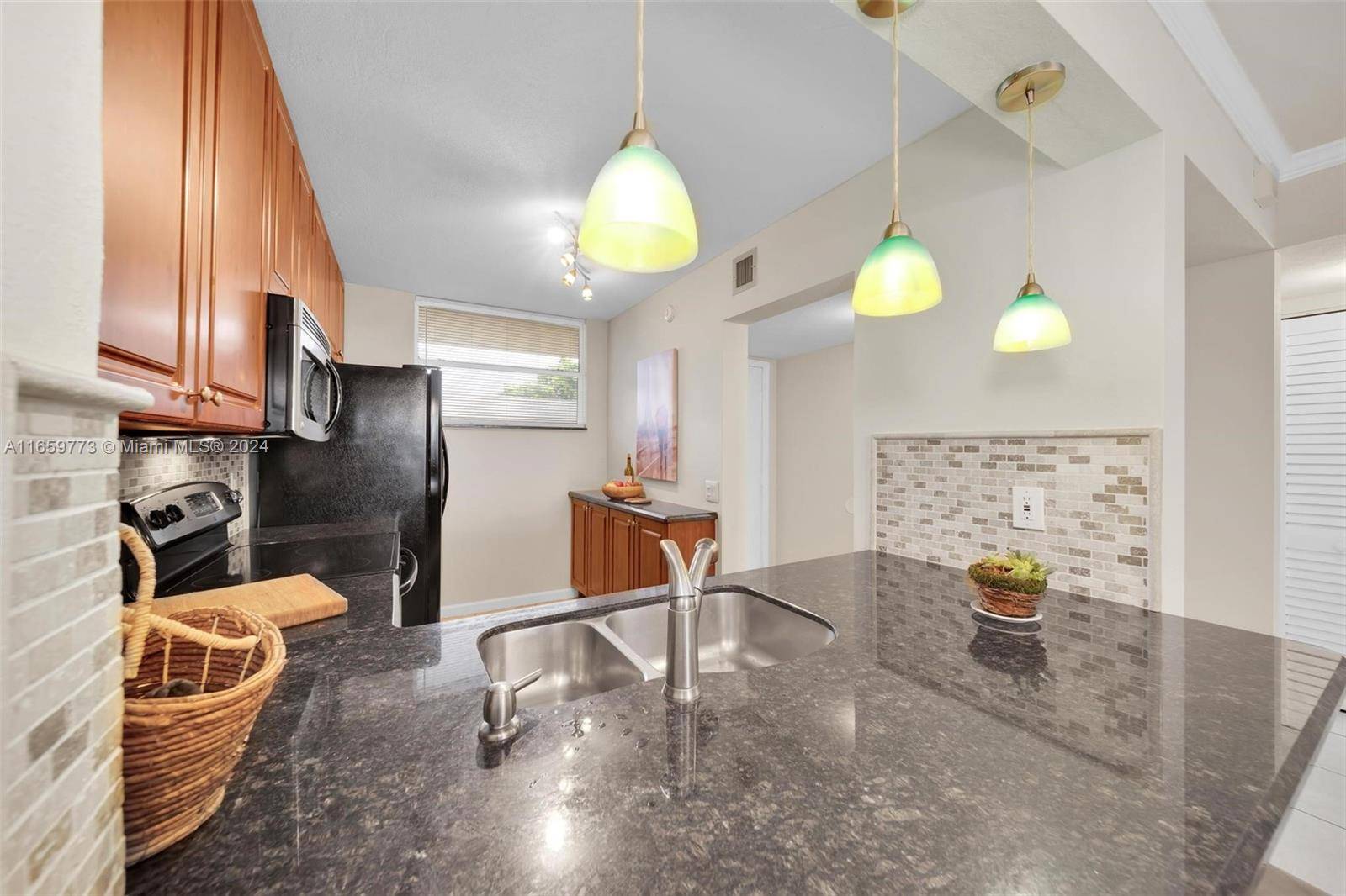 Oakland Park, FL 33309,110 Lake Emerald Dr #303