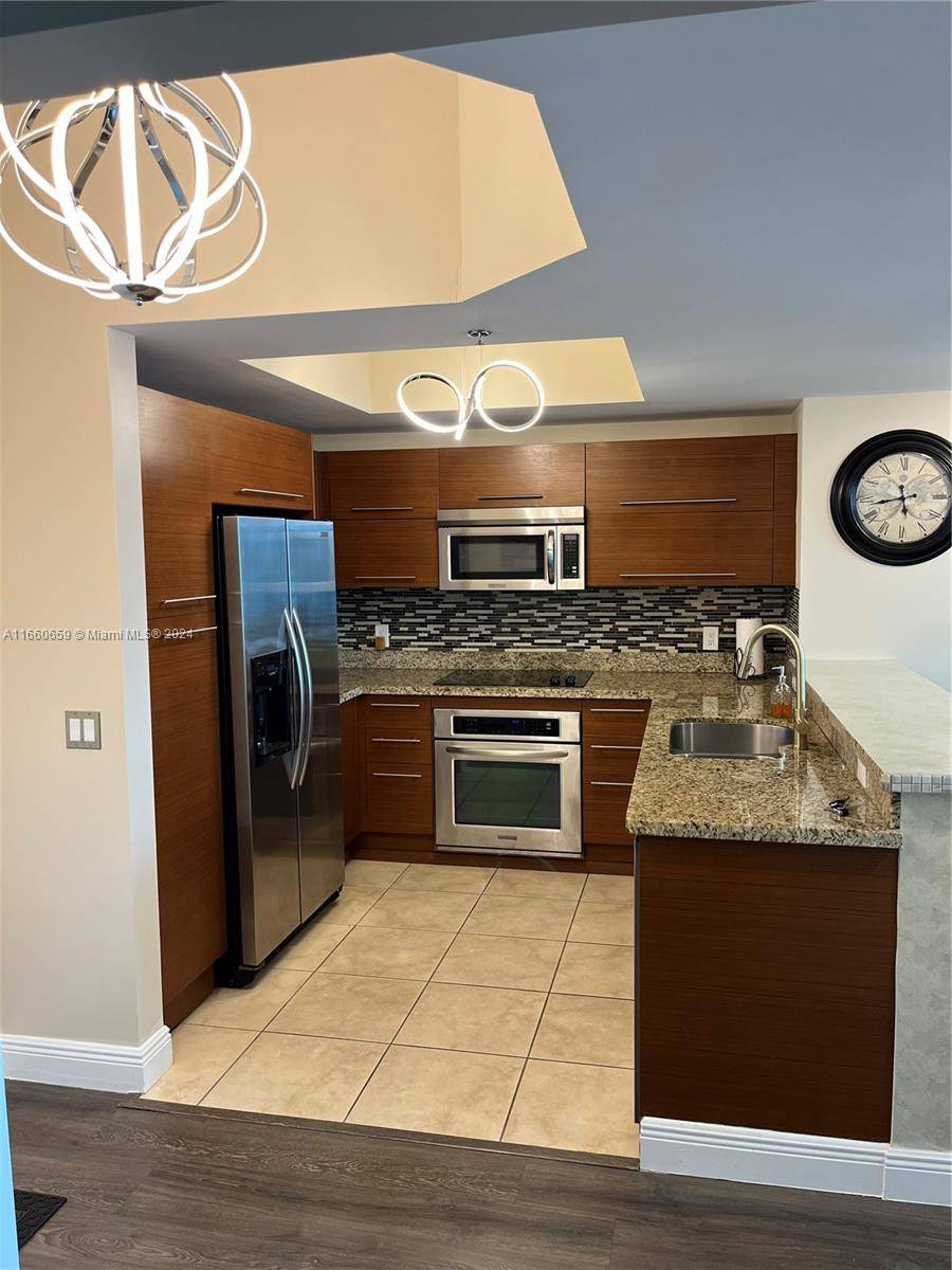Sunrise, FL 33323,2681 N Flamingo Rd #303S
